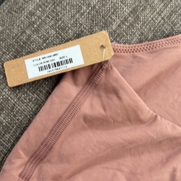 Skims Fits Everybody High Neck Bra - Picture 6 of 8